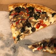 pizzです。 Zizi's Pizza, 101 MGM National Ave, Oxon Hill, MD 20745, US