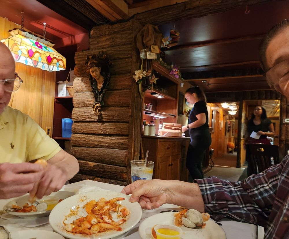 Social spots from Cap'n Cat Clam Bar