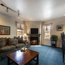Blue Church Lodge - Suites from 1 to 4 bedrooms. Fully equipped kitchens. Fireplace in living rooms.