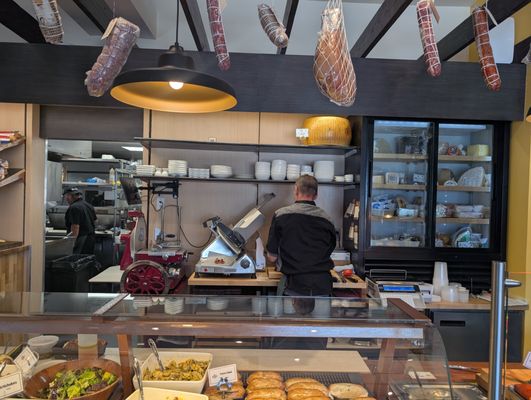 R Farmers' Market & Kitchen by null