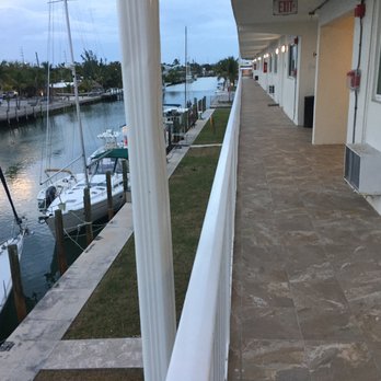 Skipjack Resort & Marina - Boat Docking on the lagoon within feet of the rooms - Resorts Near Me - Marathon, Florida Skipjack Resort & Marina - Boat Docking on the lagoon within feet of the rooms - Resorts Near Me - Marathon, Florida