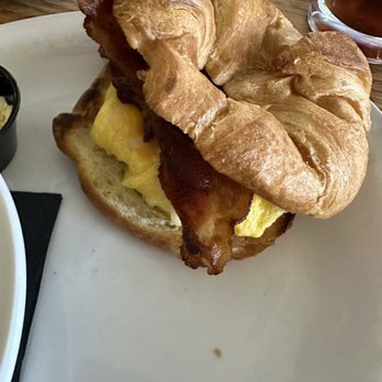 Le Peep Cafe - Breakfast & Brunch Near Me - San Antonio, Texas