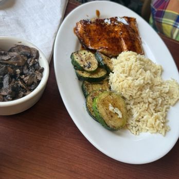Ruby Tuesday - Salmon - American Near Me - Lake City, Florida