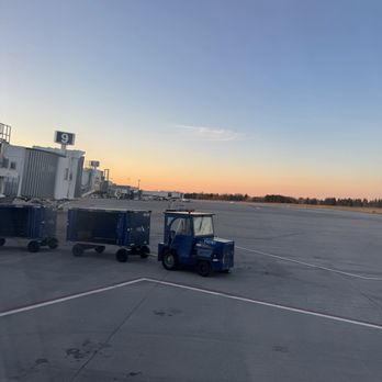 American Airlines - Tarmac - Airlines Near Me - Philadelphia, Pennsylvania American Airlines - Tarmac - Airlines Near Me - Philadelphia, Pennsylvania