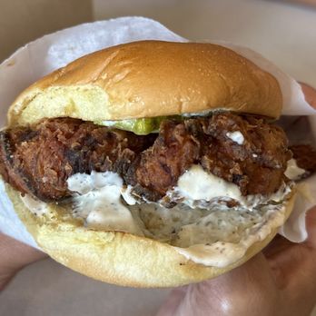 EARL Kapolei - Creamy Garlic Chicken Sandwich - Sandwiches Near Me - Kapolei, Hawaii EARL Kapolei - Creamy Garlic Chicken Sandwich - Sandwiches Near Me - Kapolei, Hawaii