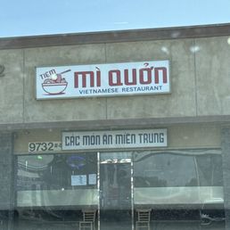 Exterior outside entrance of Tiem Mi Quon - Garden Grove, California Exterior outside entrance of Tiem Mi Quon - Garden Grove, California
