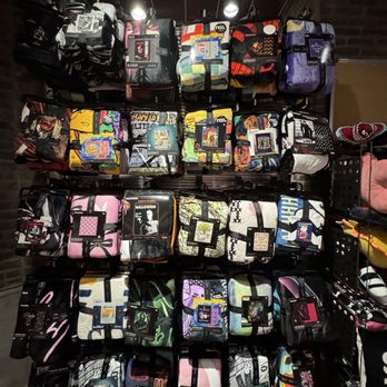 Spencer Gifts - Gift Shops Near Me - Trumbull, Connecticut