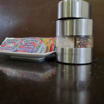 Bea Bea's - Salt and pepper grinder - Coffee & Tea Near Me - Burbank, California
