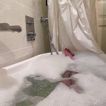 Glosshouz - Bath soak in the massage room! With bubbles, salts, dimmed lights, and relaxing music - Day Spas Near Me - Centennial, Colorado