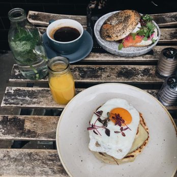 Half Cup - Cafes Near Me - London, XGL