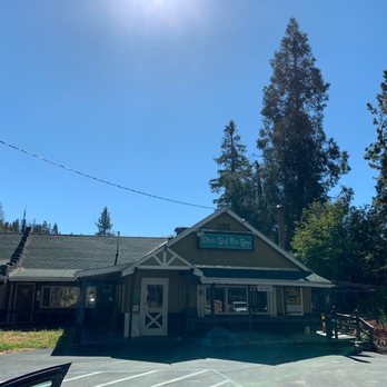 White Chief Mountain Lodge - the front of the lodge - Hotels Near Me - Fish Camp, California White Chief Mountain Lodge - the front of the lodge - Hotels Near Me - Fish Camp, California
