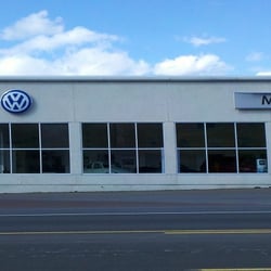 Jack Metzer Auto Group - Volkswagen Showroom