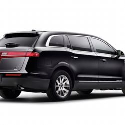 Midway O'Hare Livery Service - Lincoln MKT Town Cars have plenty of leg and luggage room!
