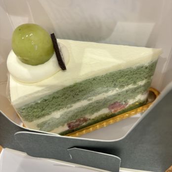 Tous Les Jours - Green Tea Cloud Piece Cake - Bakeries Near Me - Irvine, California Tous Les Jours - Green Tea Cloud Piece Cake - Bakeries Near Me - Irvine, California