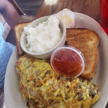 Haneys Cafe - Vegetable omelet with added sausage and grits - Cafes Near Me - Fort Myers, Florida