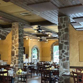 Villaggio's Italian Restaurant - A quiet dining room on a summer Friday. - Italian Near Me - Lahaska, Pennsylvania Villaggio's Italian Restaurant - A quiet dining room on a summer Friday. - Italian Near Me - Lahaska, Pennsylvania