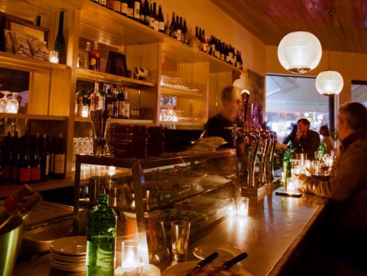 Bar Oliver by null