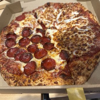 La Quinta Pizza - Half Cheese Half Pepperoni - Pizza Near Me - Redwood City, California La Quinta Pizza - Half Cheese Half Pepperoni - Pizza Near Me - Redwood City, California