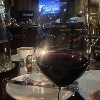 Hearsay on the Strand - Belle Glos Pinot Niors - American Near Me - Galveston, Texas