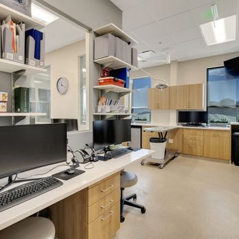 Brekke Veterinary Clinic - Aloha Street Clinic location treatment and technician station - Veterinarians Near Me - Castle Rock, Colorado Brekke Veterinary Clinic - Aloha Street Clinic location treatment and technician station - Veterinarians Near Me - Castle Rock, Colorado