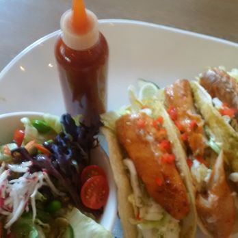 Moxies Toronto Downtown Restaurant - Tuna Taco Pokes - Lounges Near Me - Toronto, Ontario
