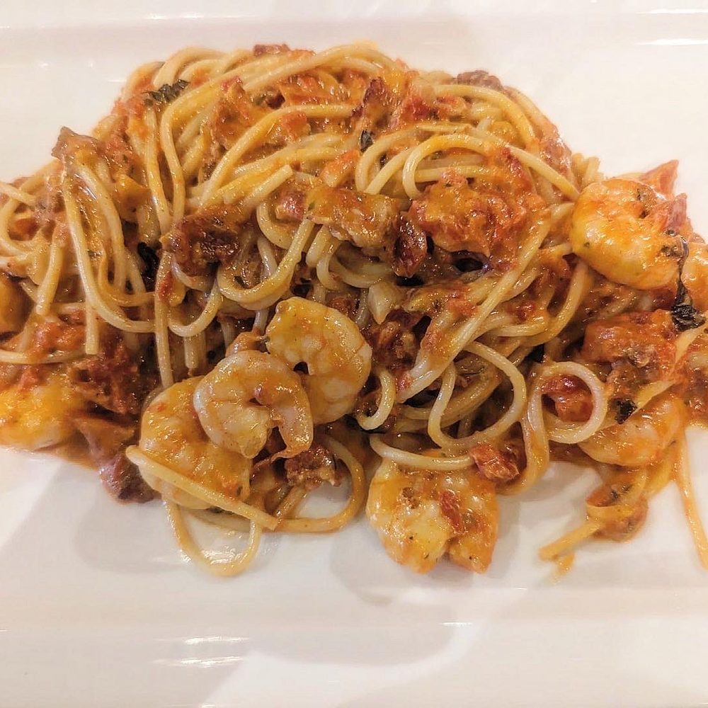 Spaghetti with bacon and shrimp Spaghetti with bacon and shrimp