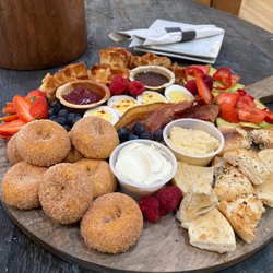 MN Traders - Brunch charcuterie board