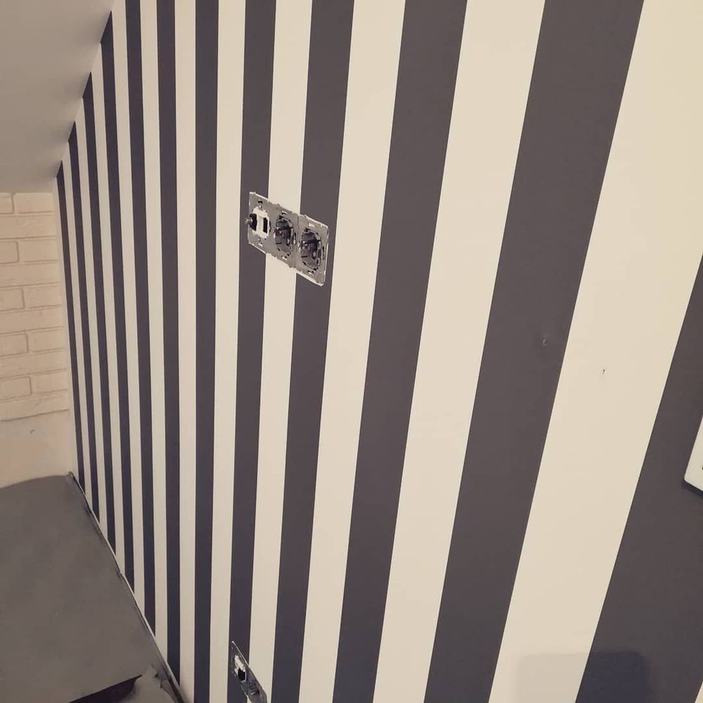 ELEGANT ITALIAN INSTALLATION OF WALLPAPER Request a Quote 22 Photos