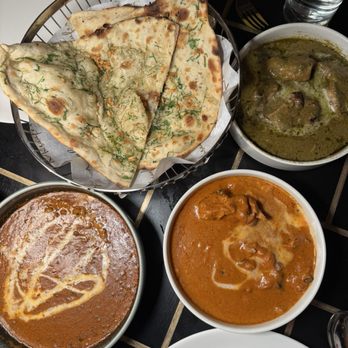 Musaafer - Butter chicken experience Dal musaafer  Garlic naan - Indian Near Me - New York, New York