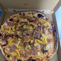 Oliven due - Indiana pizza (#14) - curry, pineapples, onions, ham, etc.