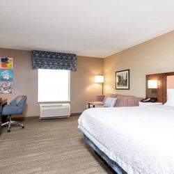 Hampton Inn & Suites Marshalltown - Guest room