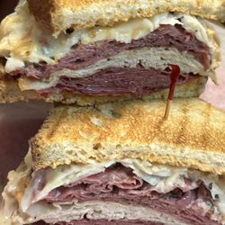Hell's Kitchenette Gourmet Deli - New Yorkers sanwhich!!!