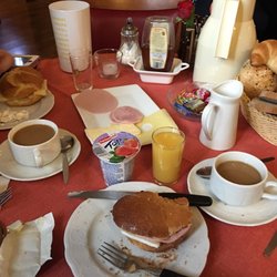Weinstube Zur Lindenau - Breakfast served in the Weinstube.