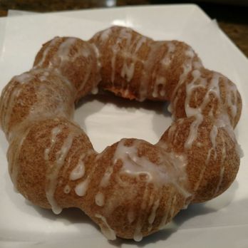 Liliha Bakery - Mochi poi donuts - Bakeries Near Me - Honolulu, Hawaii
