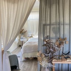 D Eyelash Design - She decorated the place really well, like a spa