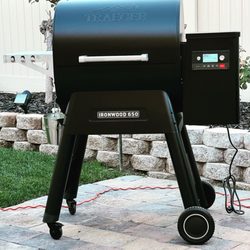 Traeger Wood Pellet Grills - Ironwood 650