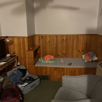 Bay Side Inn - Living space with baby mattress/twin? In a wall and small arm chair - Hotels Near Me - Alton Bay, New Hampshire Bay Side Inn - Living space with baby mattress/twin? In a wall and small arm chair - Hotels Near Me - Alton Bay, New Hampshire