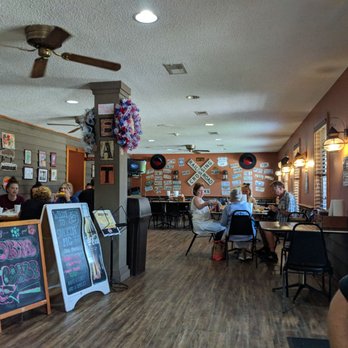 Smokin Pig - Inside - Barbeque Near Me - Midway, Georgia Smokin Pig - Inside - Barbeque Near Me - Midway, Georgia