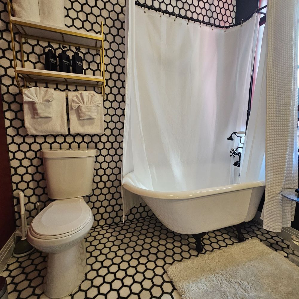 The Acoma House - Clawfoot tub - Vacation Rentals Near Me - Denver, Colorado The Acoma House - Clawfoot tub - Vacation Rentals Near Me - Denver, Colorado