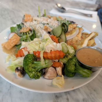 White Elephant - Lunch special - tumeric chicken (not bad), salad and steamed veggies (no flavor) - Thai Near Me - Los Angeles, California White Elephant - Lunch special - tumeric chicken (not bad), salad and steamed veggies (no flavor) - Thai Near Me - Los Angeles, California