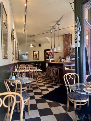 Le Petit Triangle Cafe by null