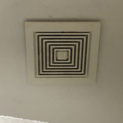 Comfort Suites - Dirty fan in room