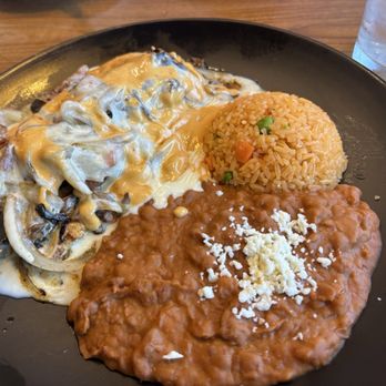 Class Azul - My pollo dish which had slices of beef as well . A very pleasant surprise - great flavor profiles for a simple dish - Mexican Near Me - Cape Coral, Florida