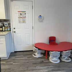 Kitchen eating area.