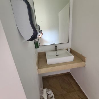 Jungle Fish Beach Club - Just opened and bathroom still dirty from the night before. June 2021 - Seafood Near Me - Tulum, ROO