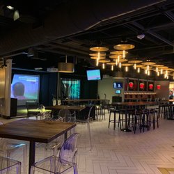 Topgolf Swing Suite - Checking out the pkace