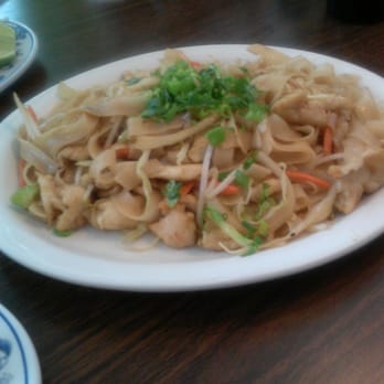 Little Saigon Cafe - Pan Fried Noodles with Chicken - Vietnamese Near Me - Orange Park, Florida Little Saigon Cafe - Pan Fried Noodles with Chicken - Vietnamese Near Me - Orange Park, Florida