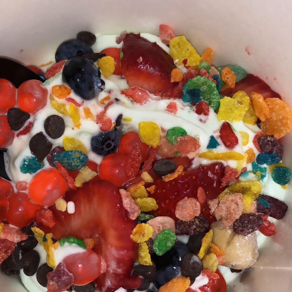 Swirls And Twirls - Pistachio frozen yogurt with lots of goodies on top - Ice Cream & Frozen Yogurt Near Me - Nesconset, New York