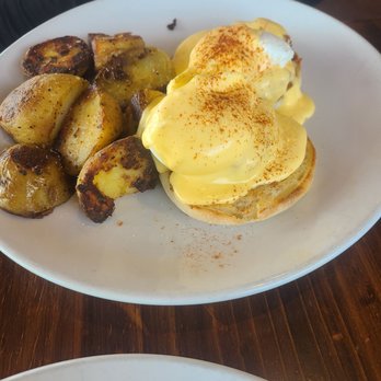 Kihei Caffe Lahaina - Crab Benedict - Breakfast & Brunch Near Me - Lahaina, Hawaii Kihei Caffe Lahaina - Crab Benedict - Breakfast & Brunch Near Me - Lahaina, Hawaii