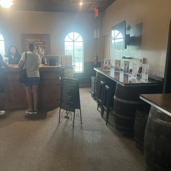 Lakeridge Winery & Vineyards - Tasting area - Wineries Near Me - Clermont, Florida Lakeridge Winery & Vineyards - Tasting area - Wineries Near Me - Clermont, Florida